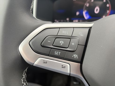 New 2026 Volkswagen Taos SE image 23