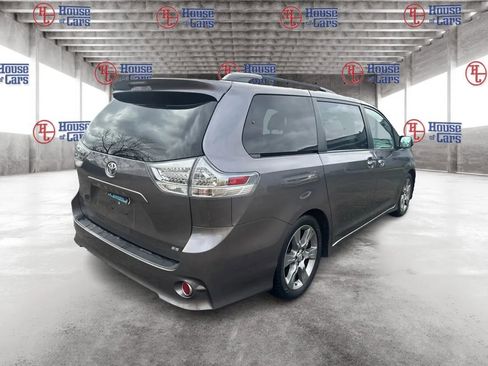 Used 2014 Toyota Sienna SE image 5