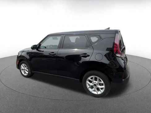 Used 2025 Kia Soul LX w/ LX Technology Package FWD image 10