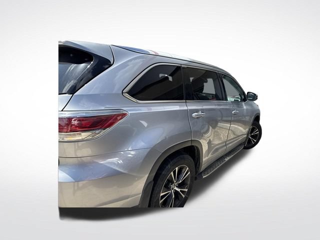 Used 2016 Toyota Highlander XLE FWD image 6