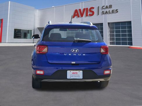 Used 2025 Hyundai Venue SEL FWD image 5