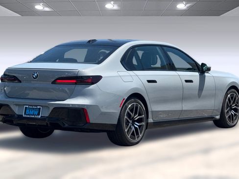 New 2025 BMW 740i image 8
