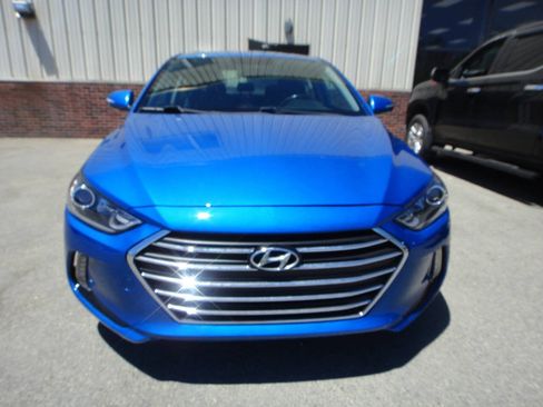 Used 2017 Hyundai Elantra Limited FWD image 2