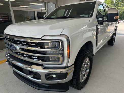 Used 2023 Ford F250 Lariat w/ Lariat Ultimate Package AWD/4WD image 3