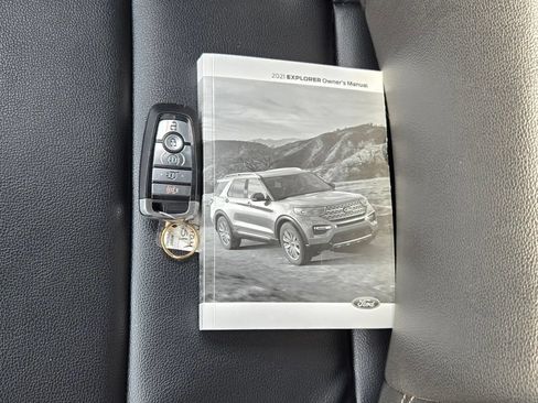 Used 2021 Ford Explorer XLT w/ Equipment Group 202A AWD/4WD image 10