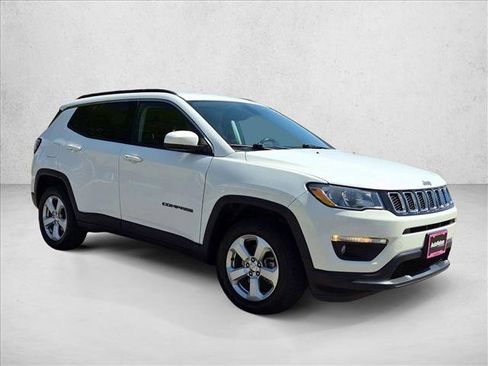 Used 2017 Jeep Compass Latitude AWD/4WD image 2