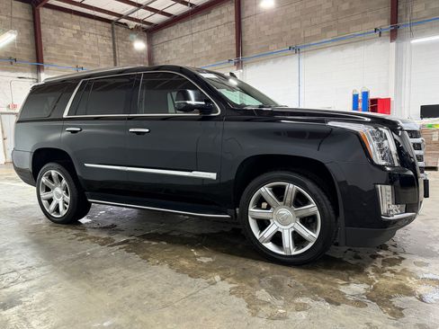 Used 2019 Cadillac Escalade Premium Luxury AWD/4WD image 7