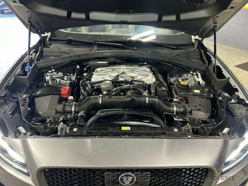 Used 2020 Jaguar F-PACE SVR image 31