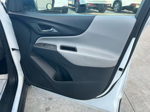 Used 2020 Chevrolet Equinox LS image 16
