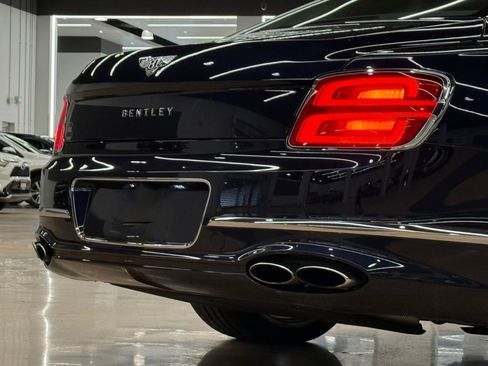 Used 2022 Bentley Flying Spur Plug-In Hybrid image 12