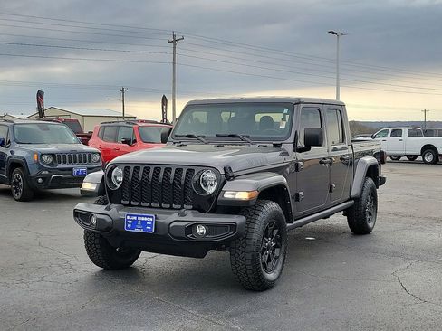 Used 2022 Jeep Gladiator Willys image 2