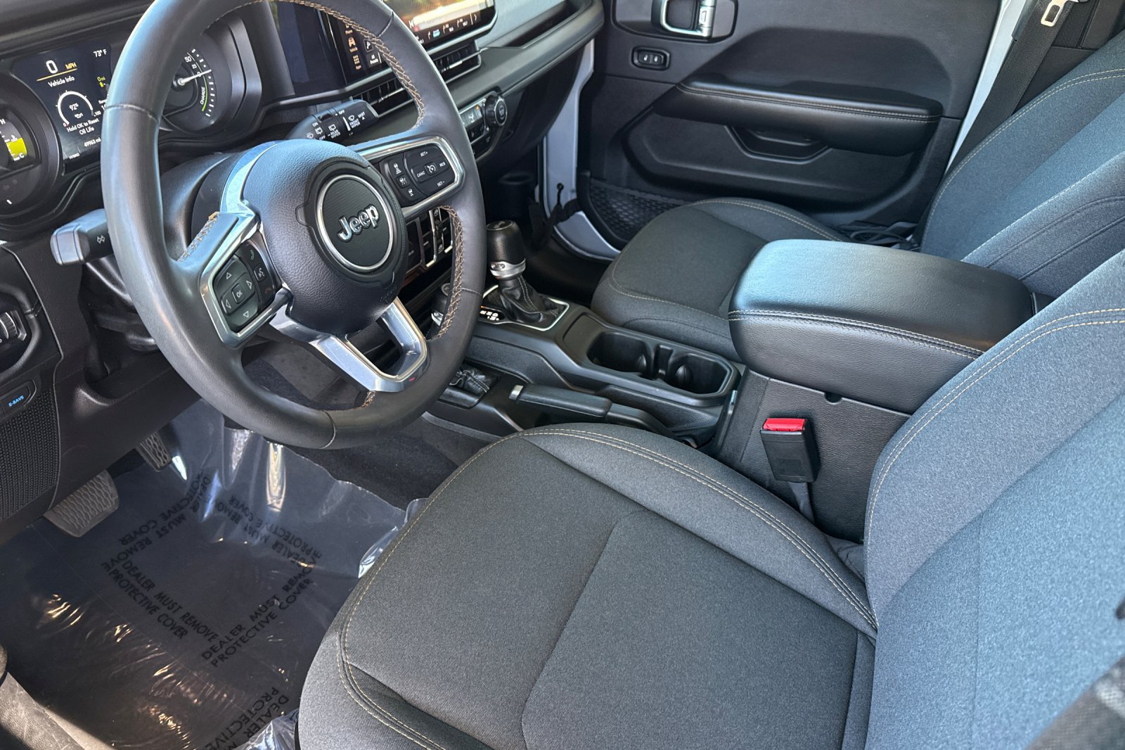 Used 2024 Jeep Wrangler Unlimited Sahara AWD/4WD image 5