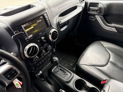 Used 2016 Jeep Wrangler Unlimited Rubicon AWD/4WD image 15