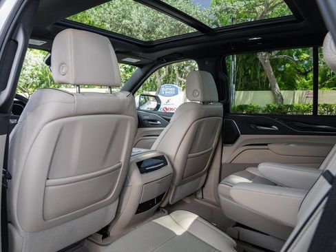 Used 2023 Cadillac Escalade Premium Luxury w/ Performance Package AWD/4WD image 20