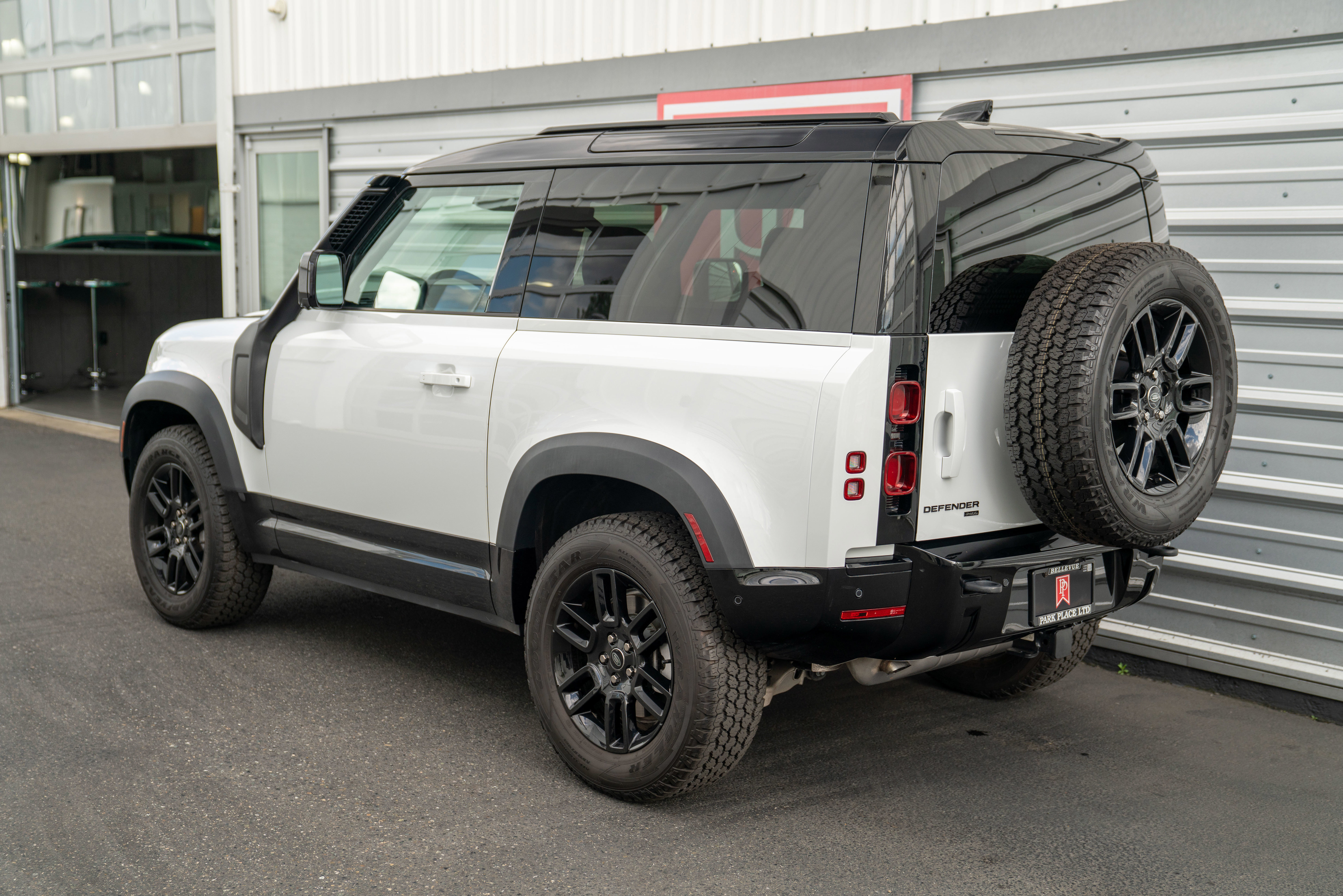Used 2022 Land Rover Defender 90 X-Dynamic S AWD/4WD image 40