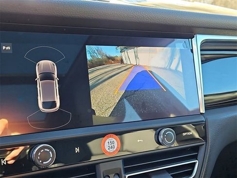 New 2026 Porsche Macan image 13