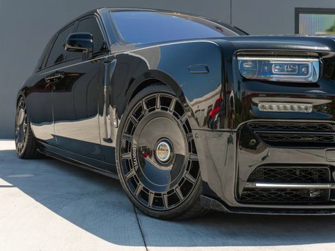 Used 2024 Rolls-Royce Phantom Sedan w/ The Phantom Package RWD image 40