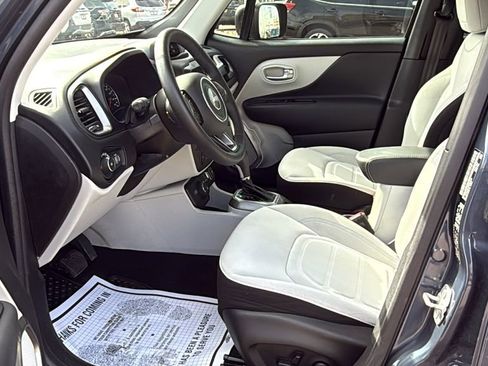Used 2022 Jeep Renegade Latitude w/ Convenience Group AWD/4WD image 31