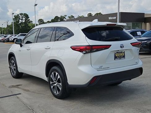 Used 2021 Toyota Highlander XLE AWD/4WD image 7