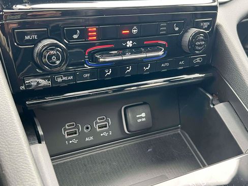 Used 2025 Jeep Grand Cherokee Altitude AWD/4WD image 15