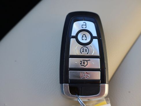 Used 2020 Ford Edge SEL w/ Convenience Package image 32