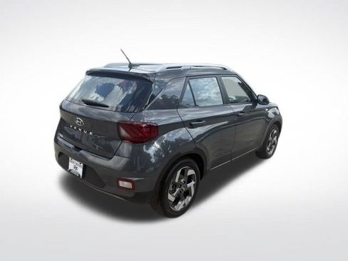 Used 2024 Hyundai Venue Limited FWD image 3