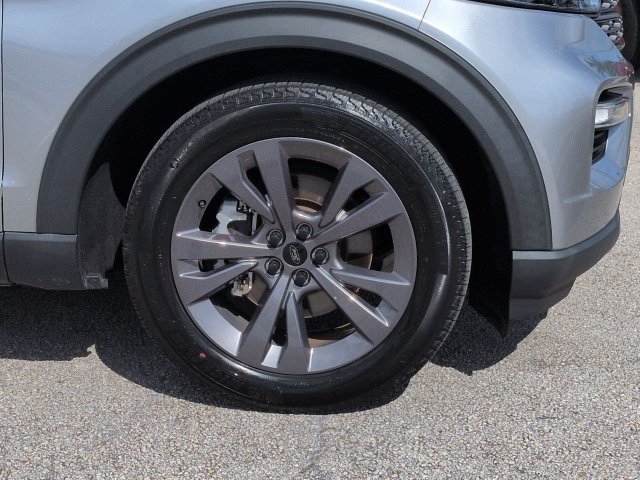 Certified 2024 Ford Explorer XLT w/ Equipment Group 202A RWD image 11