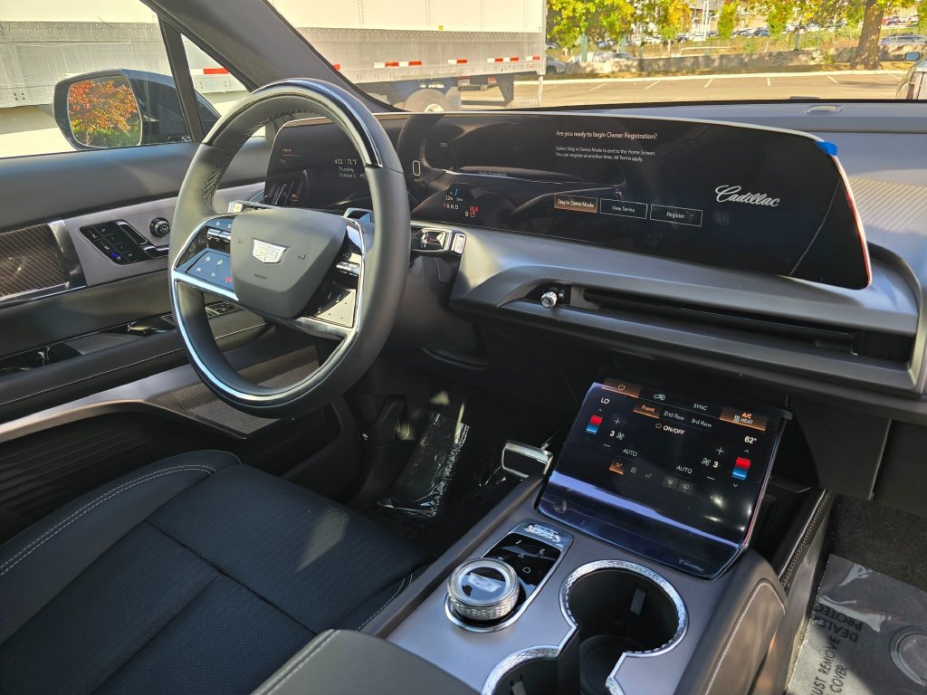 New 2027 Cadillac Vistiq Luxury AWD/4WD image 11