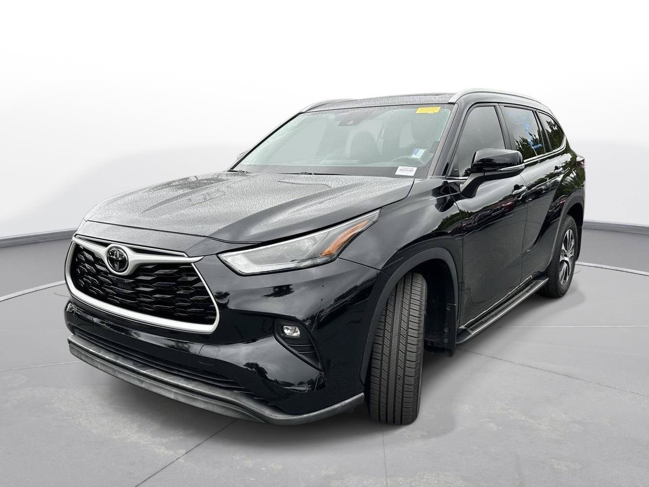 Used 2024 Toyota Highlander XLE AWD/4WD image 2