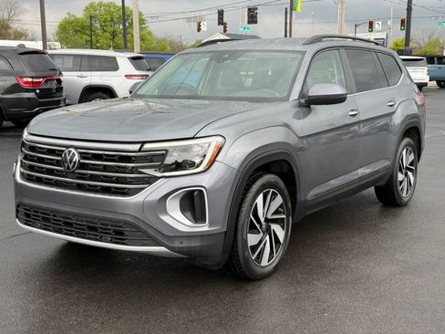 Used 2025 Volkswagen Atlas SE AWD/4WD image 4