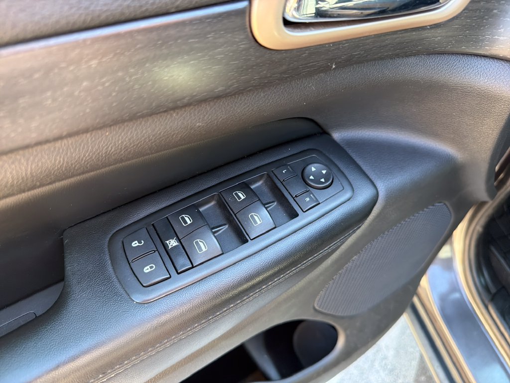 Used 2015 Jeep Grand Cherokee Laredo w/ Quick Order Package 23E RWD image 17