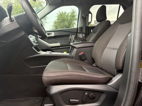 Used 2023 Ford Explorer XLT RWD image 8