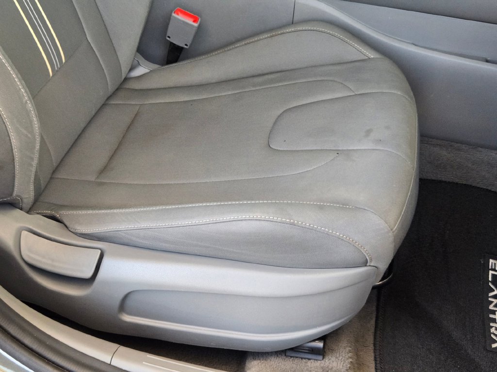 Used 2025 Hyundai Elantra Sport FWD image 27