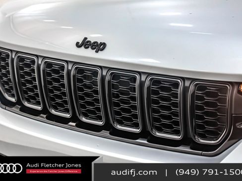 Used 2022 Jeep Grand Cherokee Altitude image 13