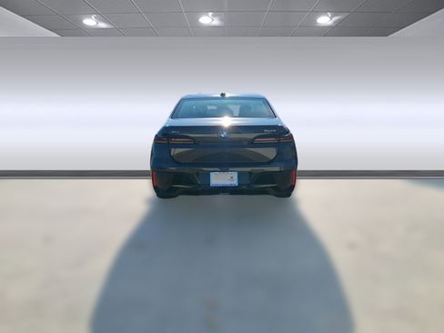 New 2026 BMW 750e xDrive w/ Executive Package image 10