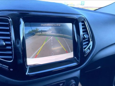 Used 2019 Jeep Compass Limited image 28