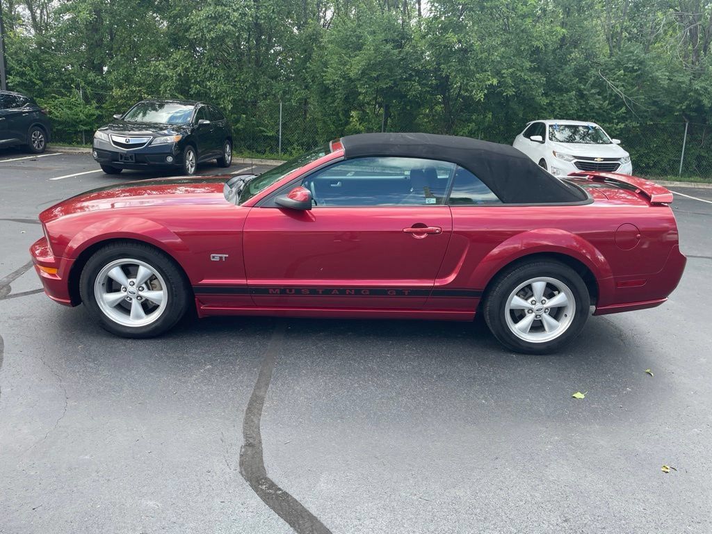 Used 2007 Ford Mustang GT RWD image 4
