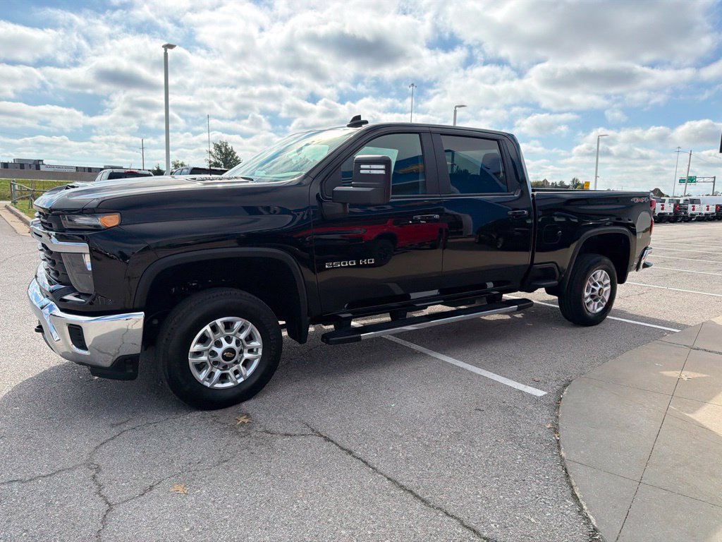 Used 2026 Chevrolet Silverado 2500 LT AWD/4WD image 6