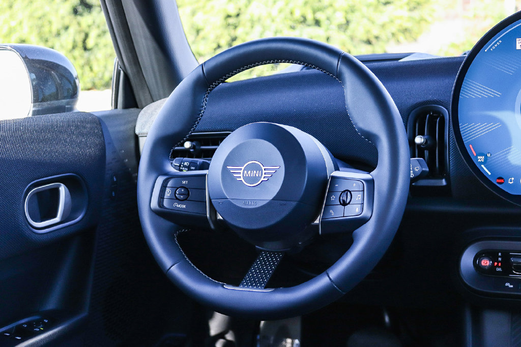 Used 2026 MINI Cooper 2-Door Hardtop FWD image 17