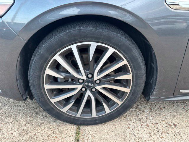 Used 2017 Lincoln Continental Select w/ Climate Package AWD/4WD image 25