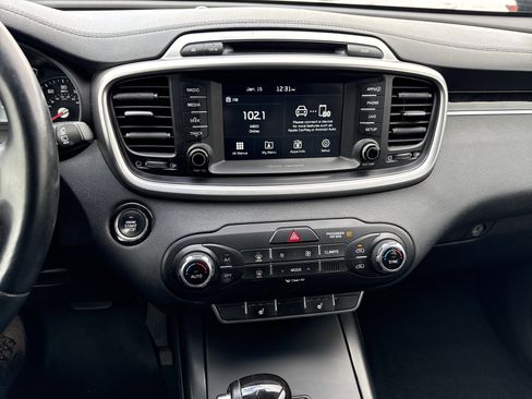 Used 2017 Kia Sorento LX w/ LX Convenience Package image 24
