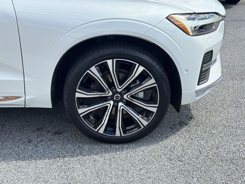 Used 2023 Volvo XC60 B5 Ultimate w/ Climate Package image 11