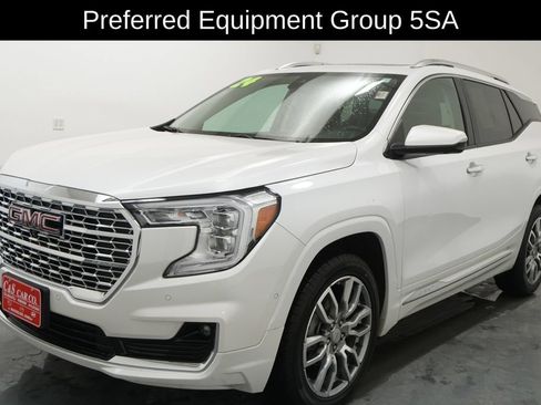 Used 2024 GMC Terrain Denali w/ Denali Premium Package AWD/4WD image 3