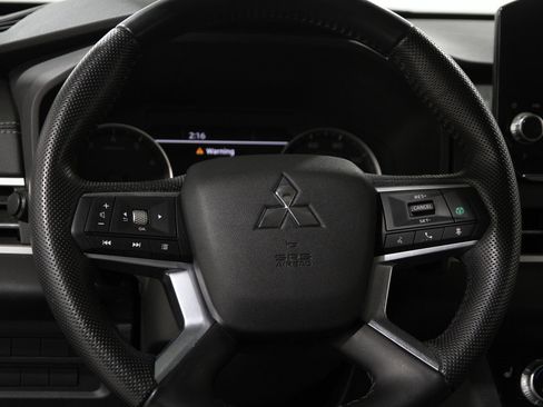 Used 2022 Mitsubishi Outlander SE image 7