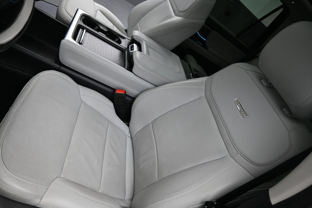 Used 2025 Ford Expedition Platinum w/ Driver's Package AWD/4WD image 11