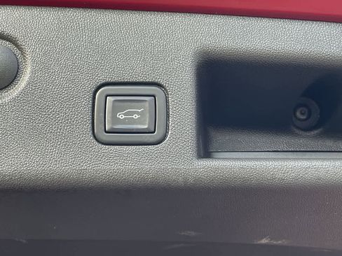 Used 2023 Chevrolet Equinox Premier image 18