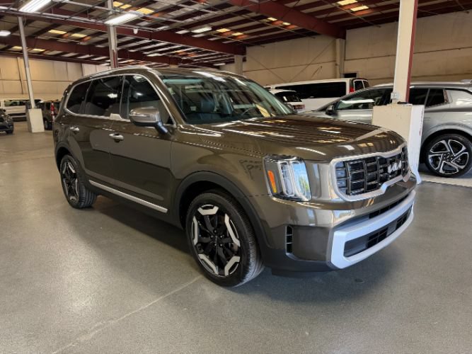 Used 2025 Kia Telluride S AWD/4WD image 6