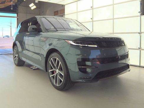 Used 2023 Land Rover Range Rover Sport SE Dynamic image 2