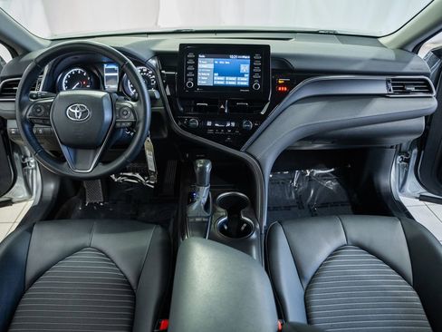 Used 2024 Toyota Camry SE image 17