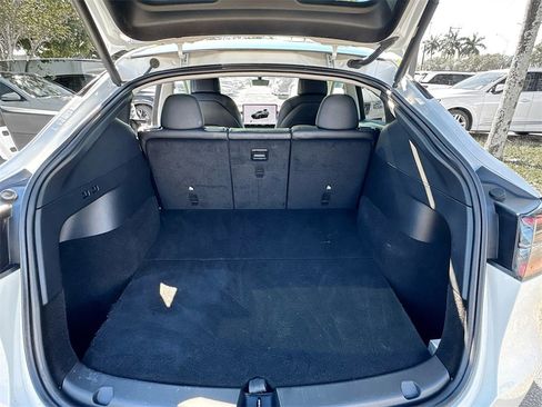 Used 2022 Tesla Model Y Long Range image 27
